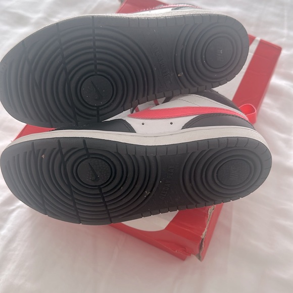 Nike size 13 pink and black court borough mid - Picture 2 of 4